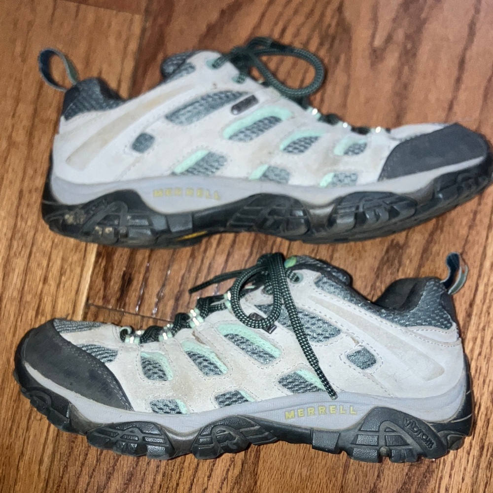 Merrell Women's Select Dry Moab Gray Hiking Shoes